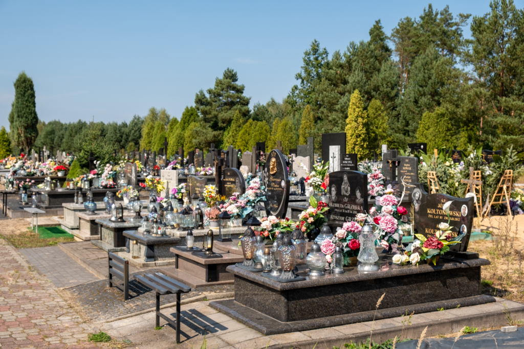 Cmentarz parafialny w Dziebałtowie