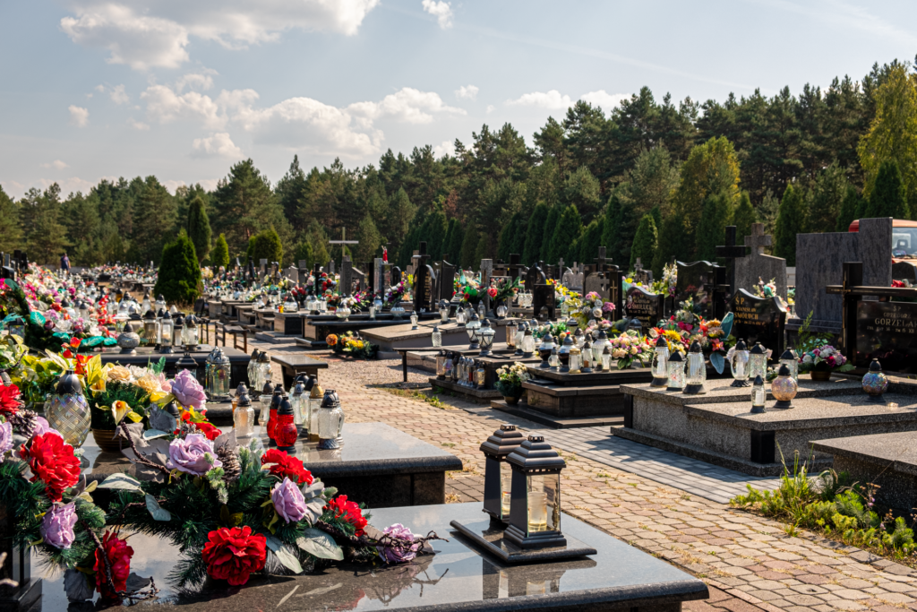 Cmentarz parafialny w Dziebałtowie