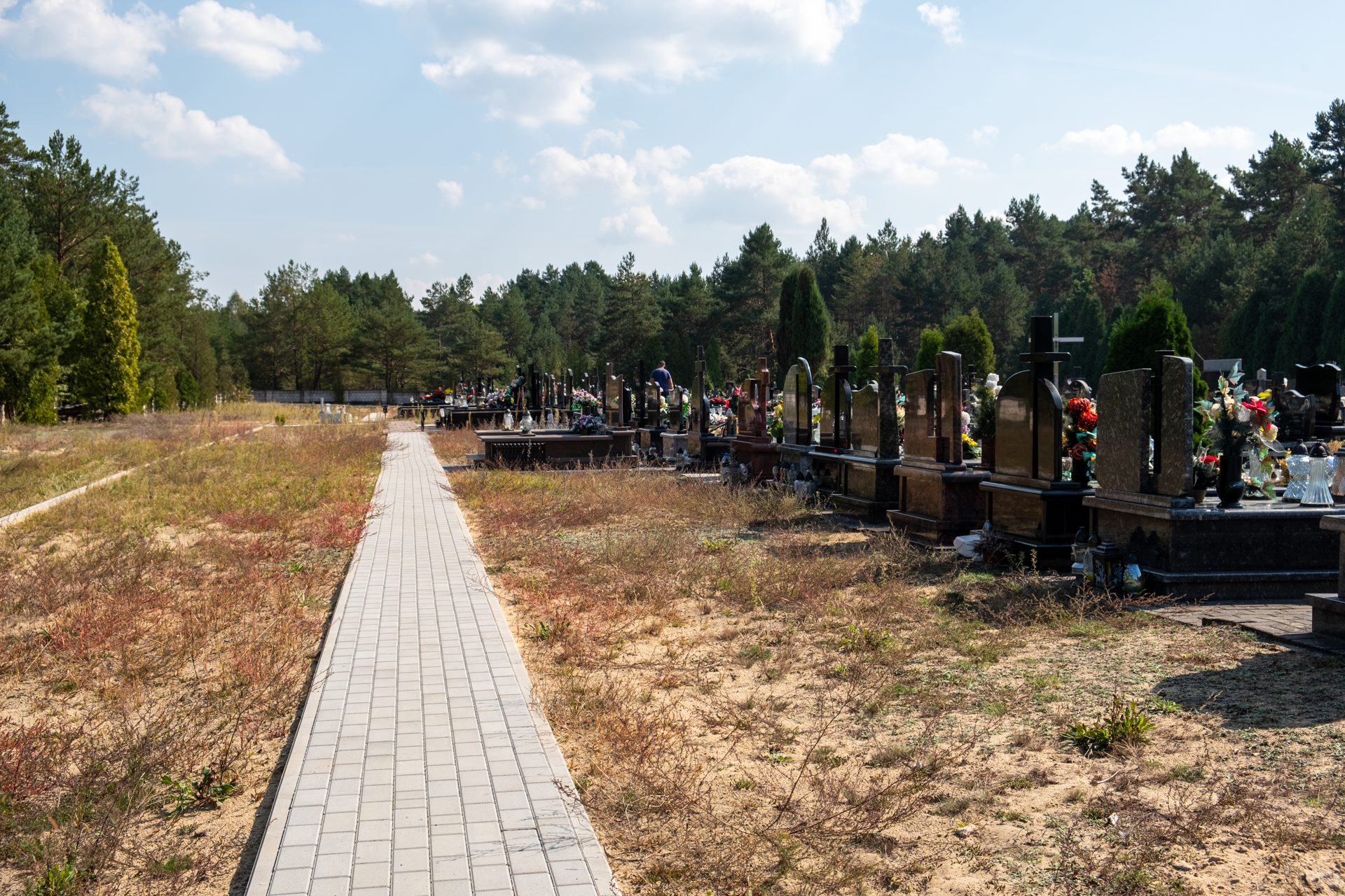 Cmentarz parafialny w Dziebałtowie